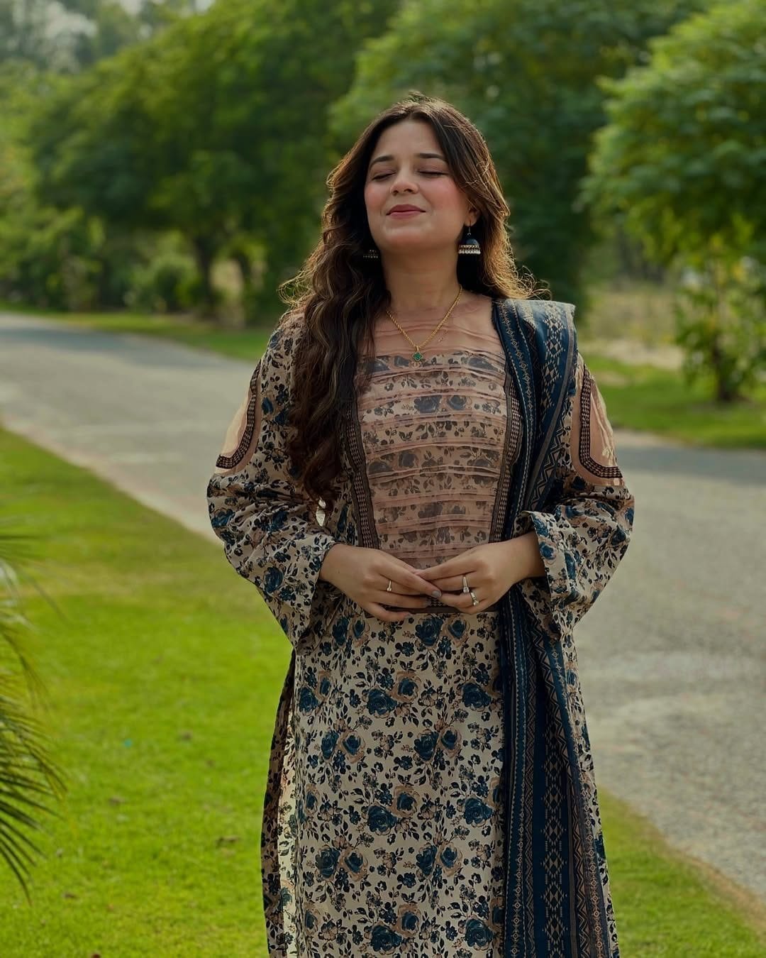 SN 770 Bin Saeed 3 Piece Lawn Unstitched 3 SN 770 Bin Saeed 3 Piece Lawn Unstitched - Image 3