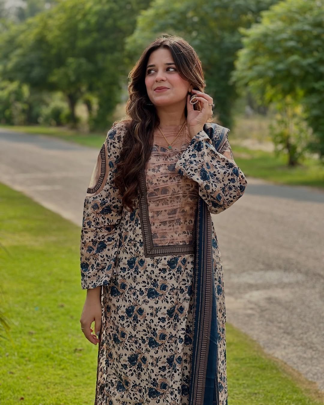 SN 770 Bin Saeed 3 Piece Lawn Unstitched 4 SN 770 Bin Saeed 3 Piece Lawn Unstitched - Image 4